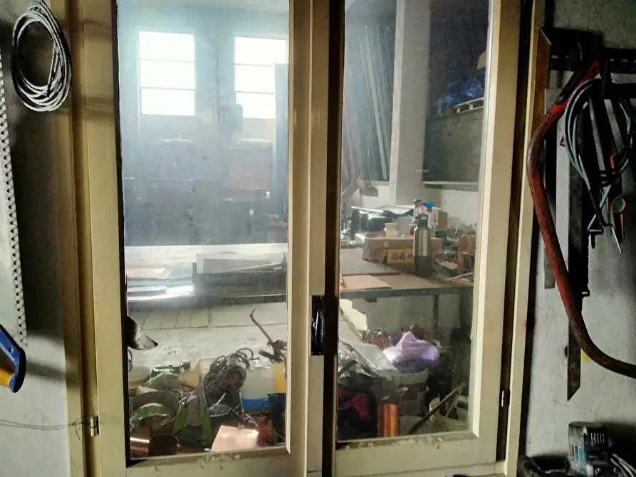 Immagine 18 di Locale commerciale in vendita  in uguaglianza 27 a Vergiate