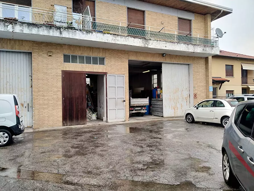 Immagine 3 di Locale commerciale in vendita  in uguaglianza 27 a Vergiate