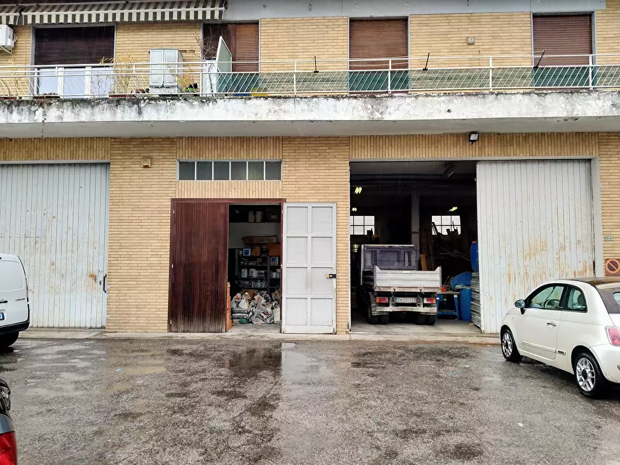 Immagine 2 di Locale commerciale in vendita  in uguaglianza 27 a Vergiate