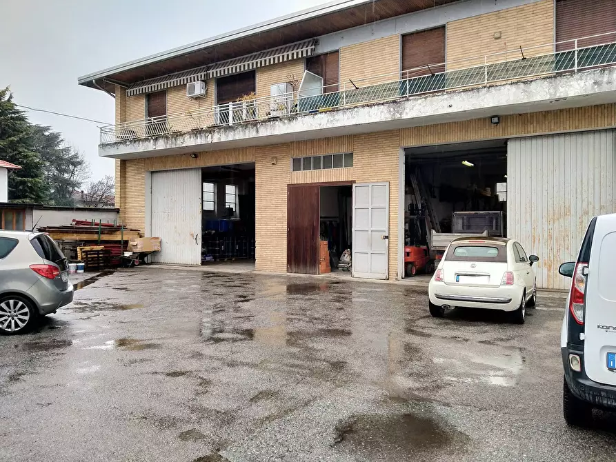 Immagine 27 di Locale commerciale in vendita  in uguaglianza 27 a Vergiate