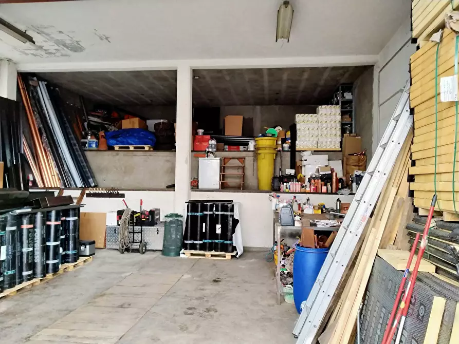 Immagine 9 di Locale commerciale in vendita  in uguaglianza 27 a Vergiate