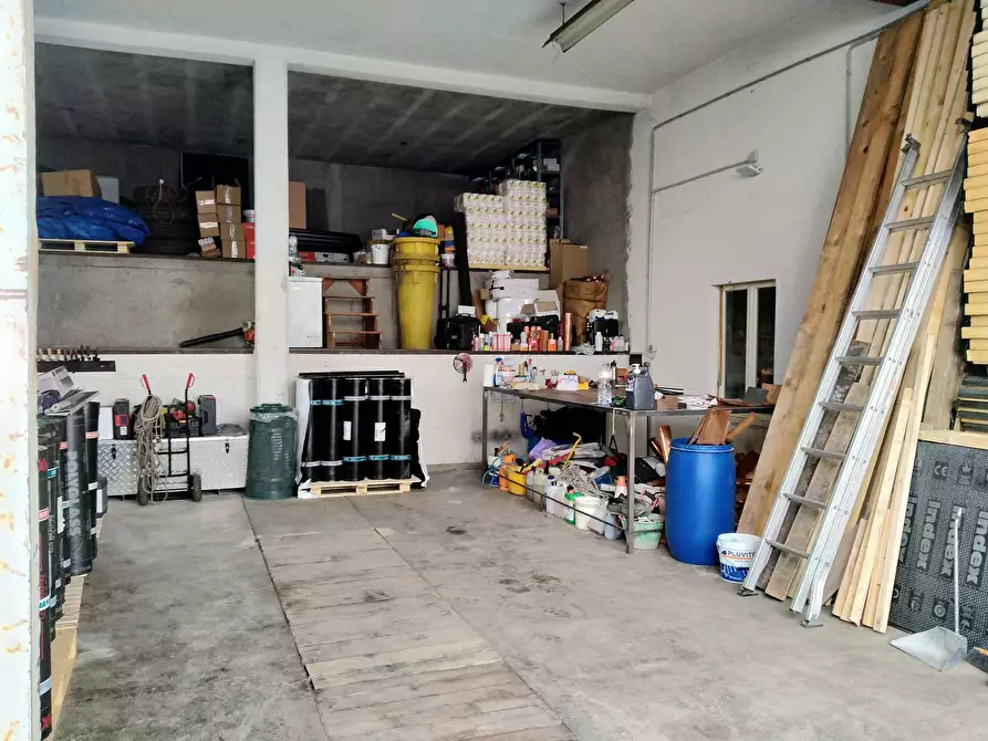 Immagine 5 di Locale commerciale in vendita  in uguaglianza 27 a Vergiate