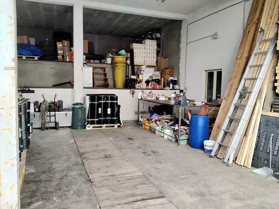 Immagine 6 di Locale commerciale in vendita  in uguaglianza 27 a Vergiate