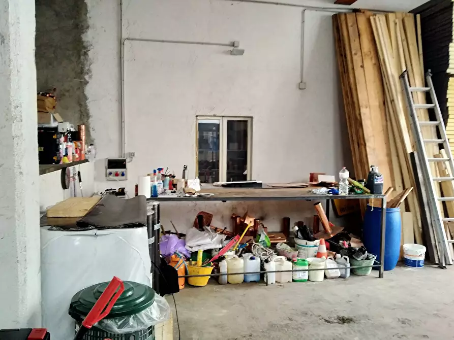 Immagine 7 di Locale commerciale in vendita  in uguaglianza 27 a Vergiate