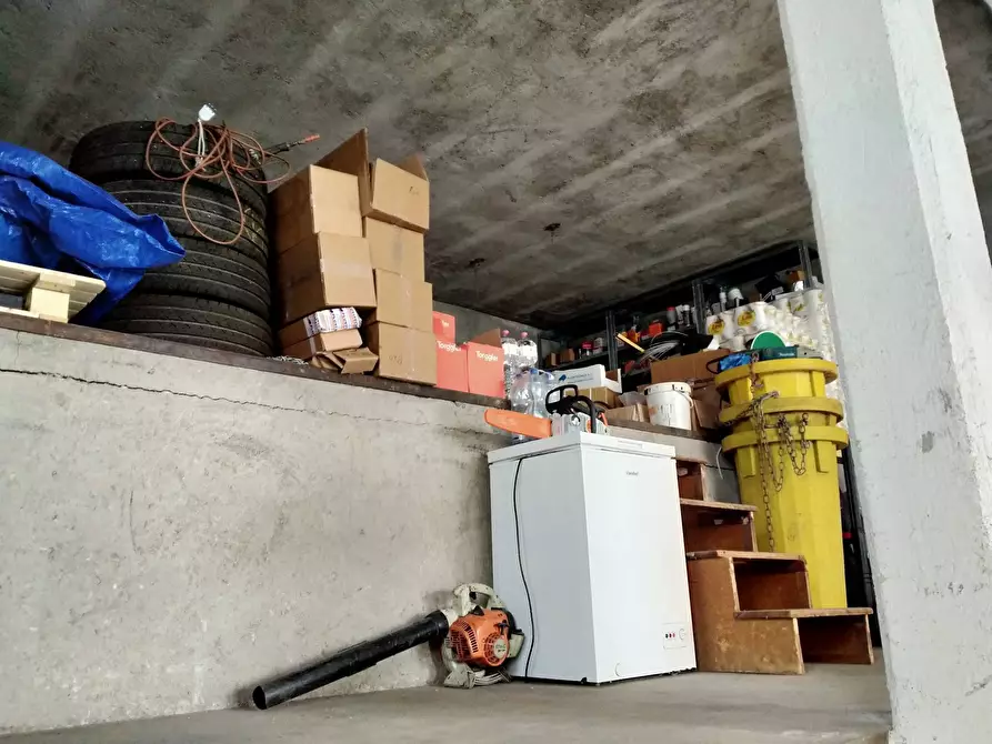 Immagine 10 di Locale commerciale in vendita  in uguaglianza 27 a Vergiate