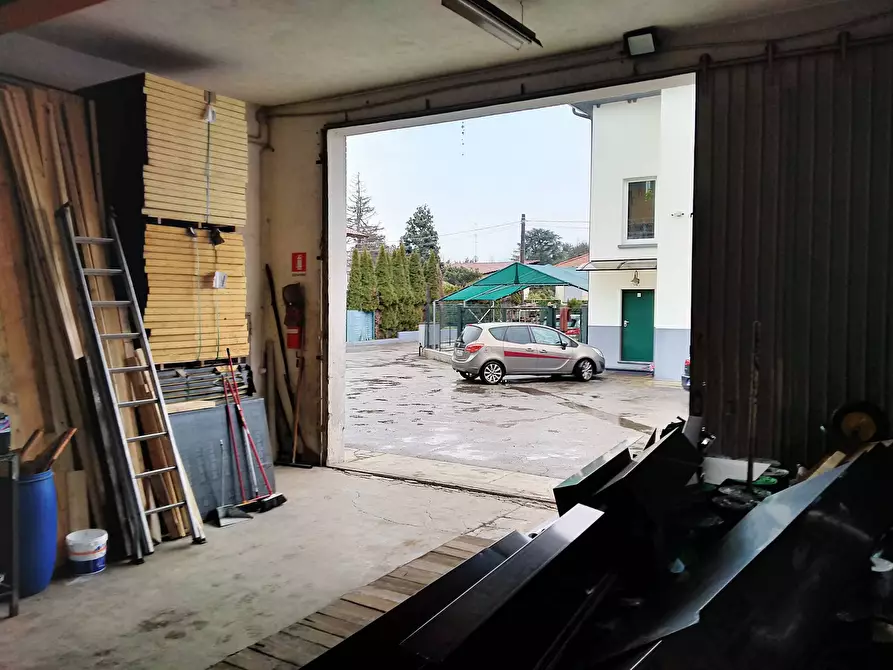 Immagine 13 di Locale commerciale in vendita  in uguaglianza 27 a Vergiate