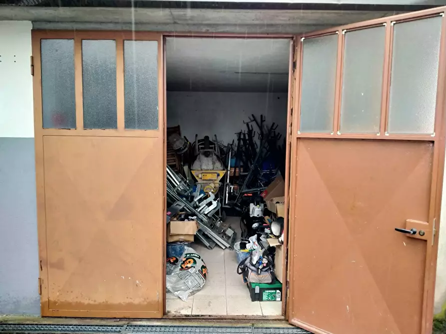 Immagine 24 di Locale commerciale in vendita  in uguaglianza 27 a Vergiate