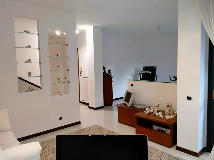 Immagine 7 di Villa in vendita  in via mayer 2 a Tradate