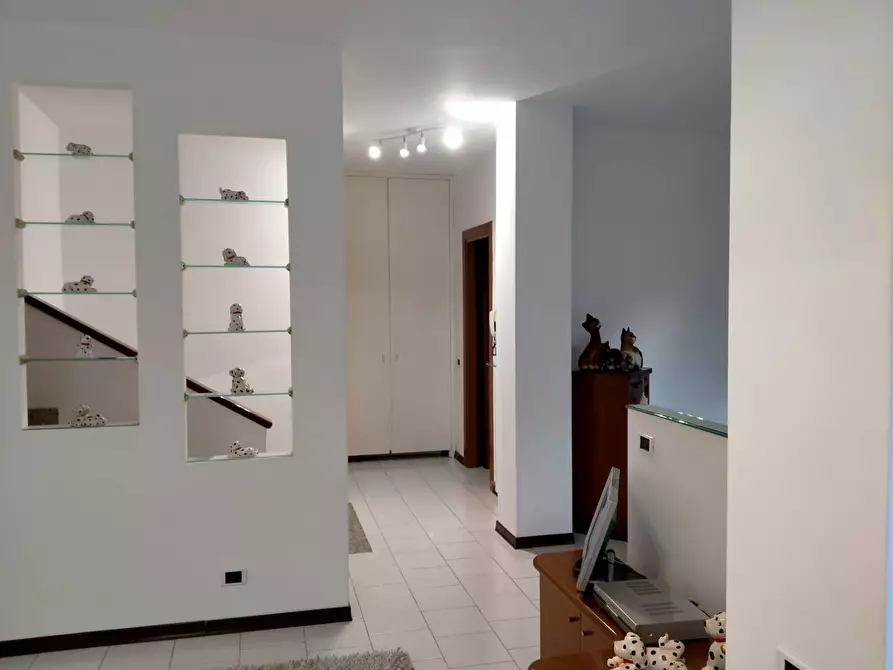 Immagine 8 di Villa in vendita  in via mayer 2 a Tradate