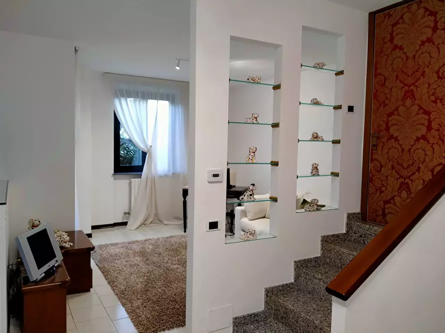 Immagine 5 di Villa in vendita  in via mayer 2 a Tradate