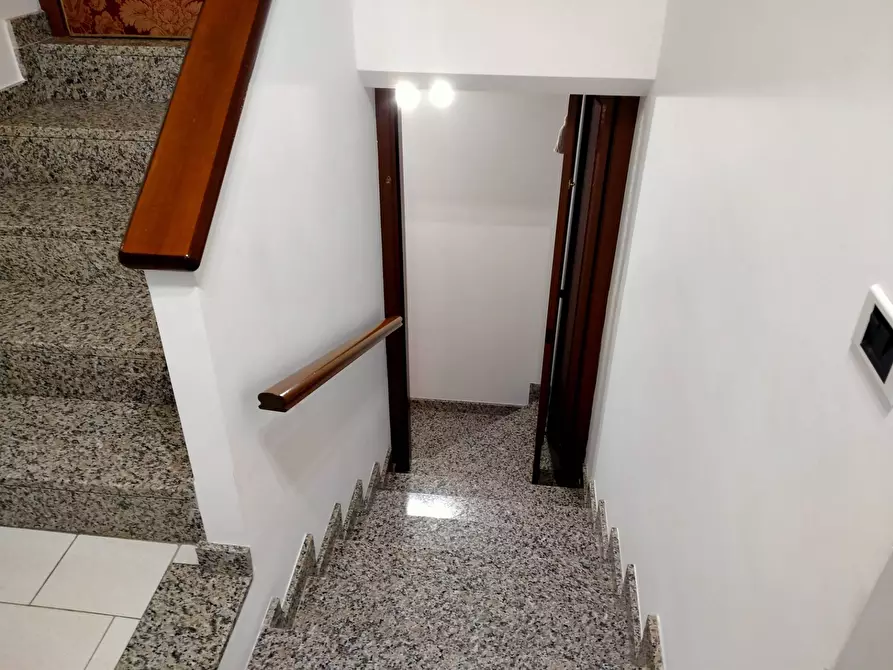 Immagine 15 di Villa in vendita  in via mayer 2 a Tradate