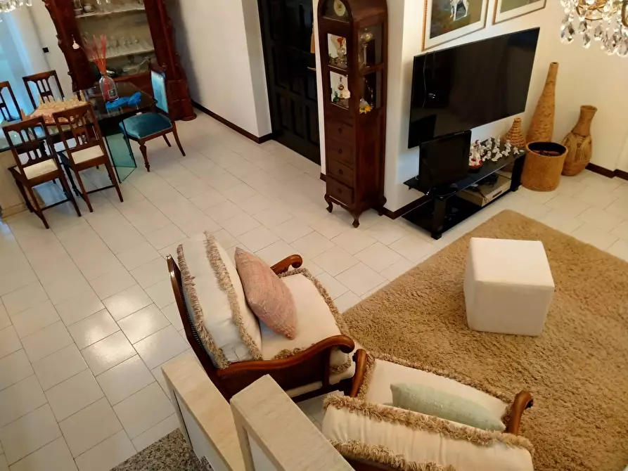 Immagine 17 di Villa in vendita  in via mayer 2 a Tradate