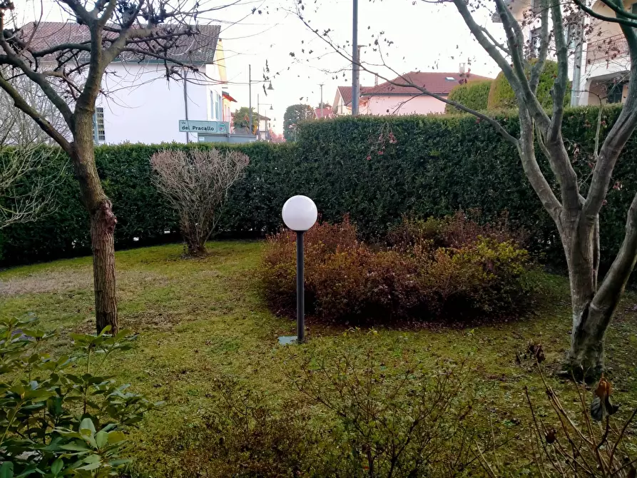 Immagine 38 di Villa in vendita  in via mayer 2 a Tradate