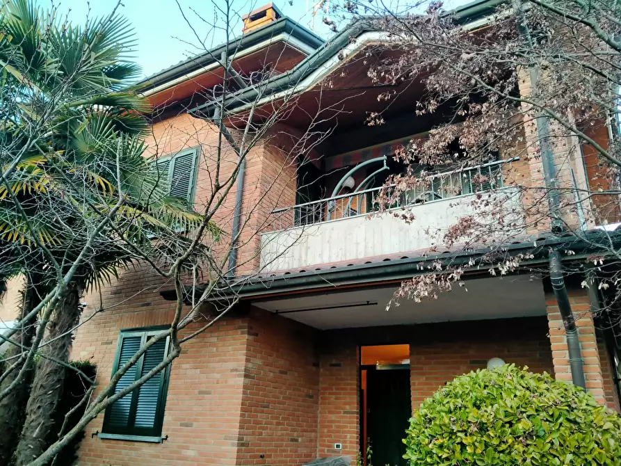 Immagine 1 di Villa in vendita  in via mayer 2 a Tradate
