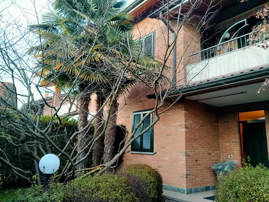 Immagine 4 di Villa in vendita  in via mayer 2 a Tradate