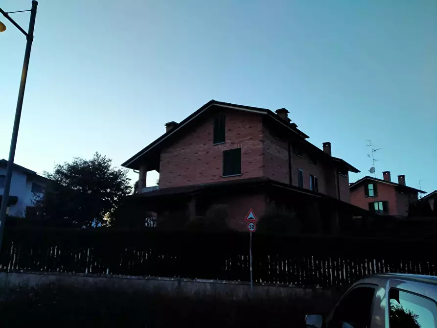 Immagine 44 di Villa in vendita  in via mayer 2 a Tradate