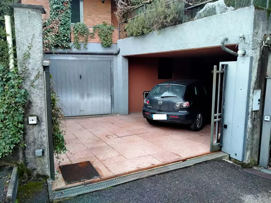 Immagine 46 di Villa in vendita  in via mayer 2 a Tradate