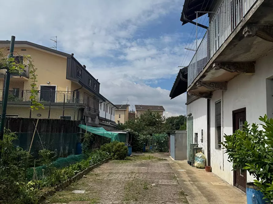 Immagine 2 di Casa semindipendente in vendita  in Gasparoli a Cassano Magnago