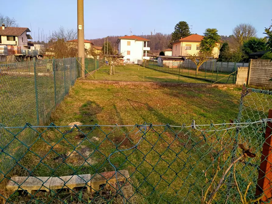 Immagine 9 di Locale commerciale in vendita  in via rossini 12 a Mornago