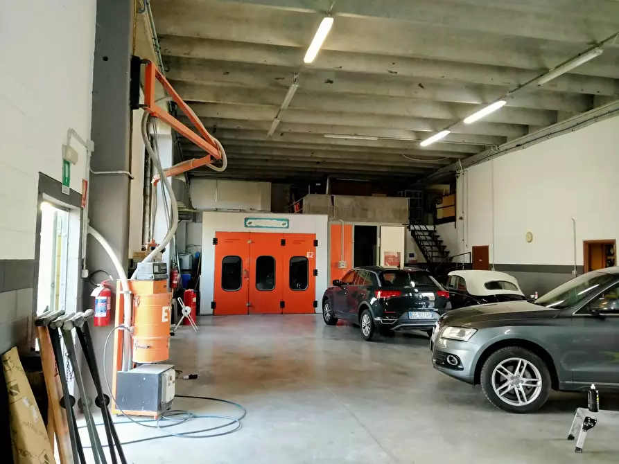 Immagine 11 di Locale commerciale in vendita  in via rossini 12 a Mornago