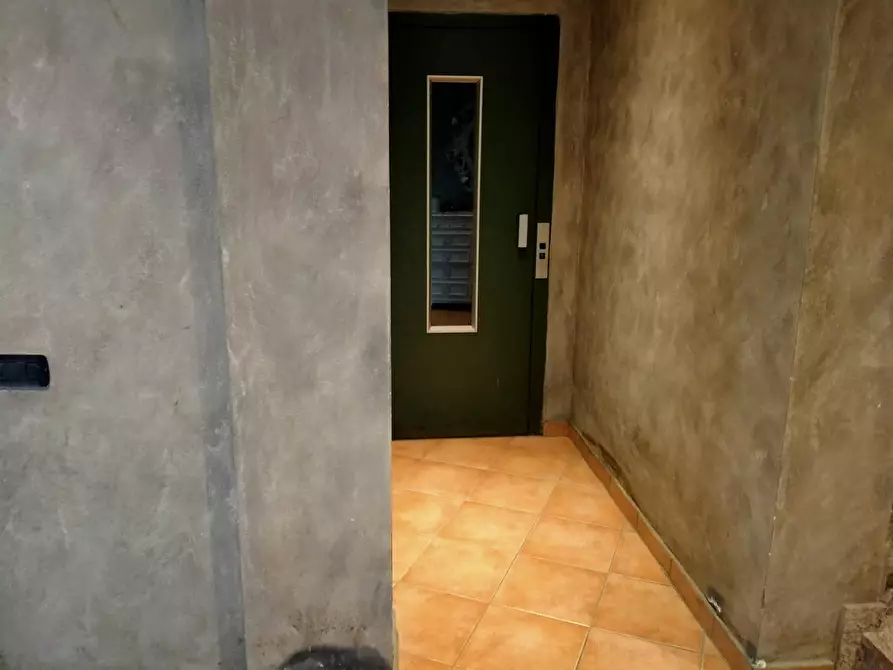 Immagine 14 di Locale commerciale in vendita  in via rossini 12 a Mornago