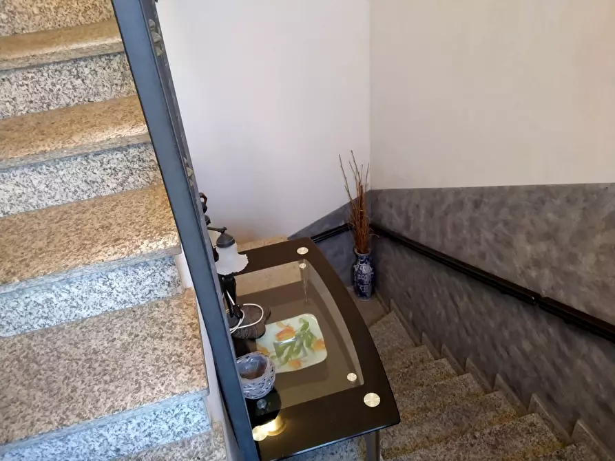 Immagine 15 di Locale commerciale in vendita  in via rossini 12 a Mornago