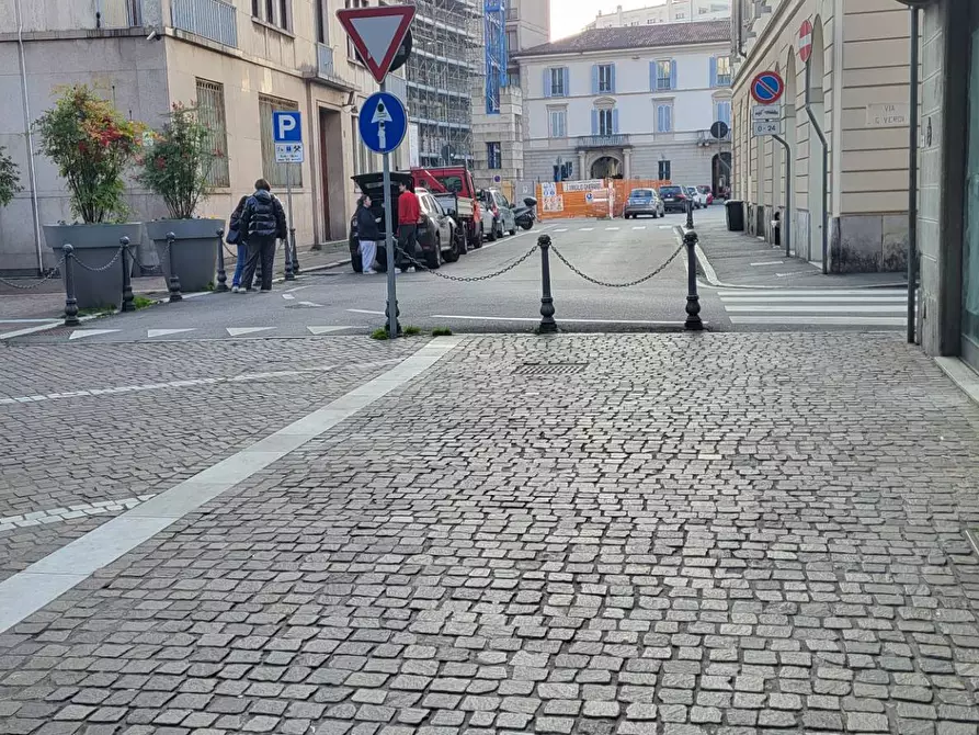 Immagine 13 di Negozio in affitto  in Matteotti a Gallarate