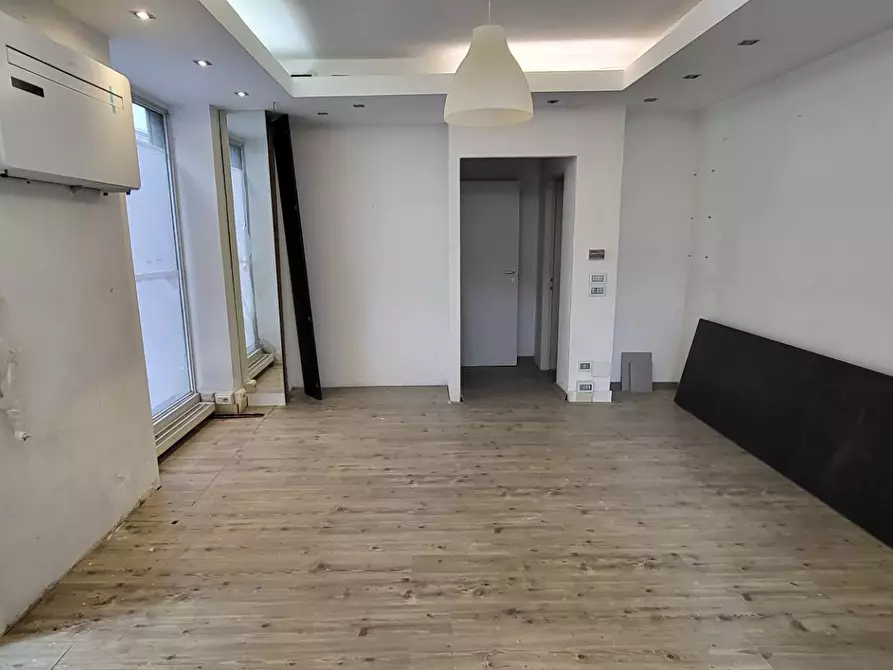 Immagine 14 di Negozio in affitto  in Matteotti a Gallarate