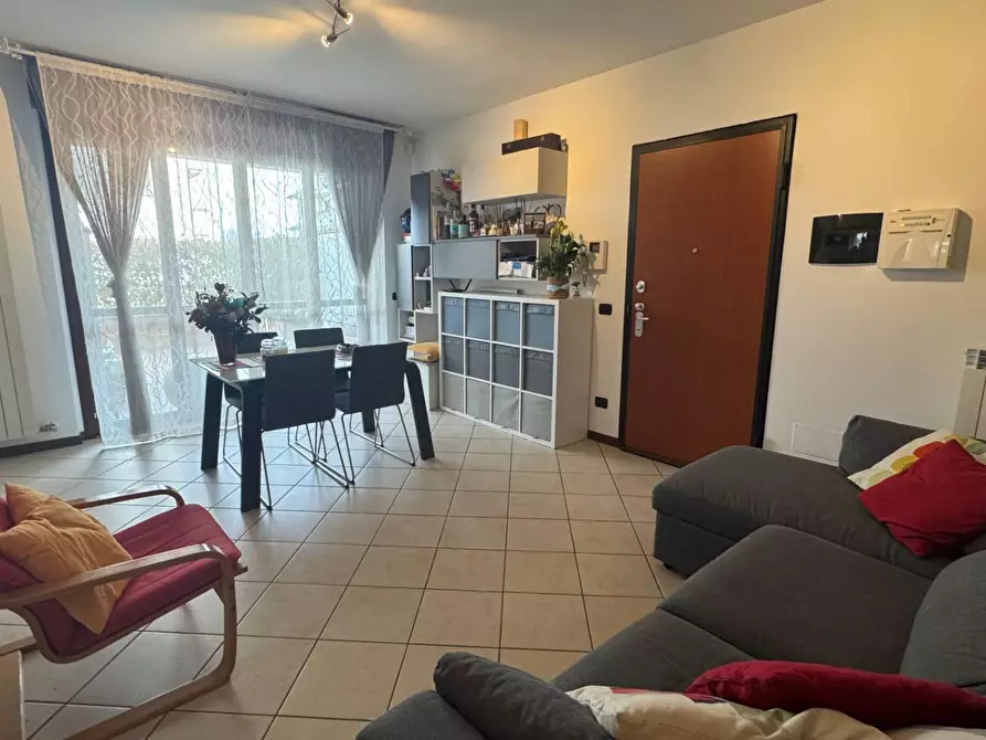 Immagine 2 di Appartamento in vendita  in Ugo Foscolo a Gorla Minore