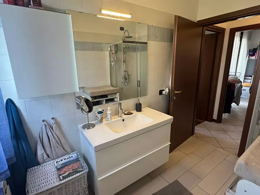 Immagine 13 di Appartamento in vendita  in Ugo Foscolo a Gorla Minore