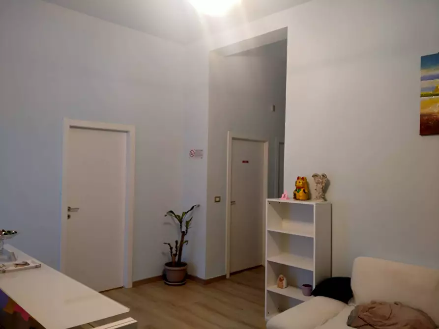Immagine 4 di Negozio in vendita  in sempione 7 a Casorate Sempione