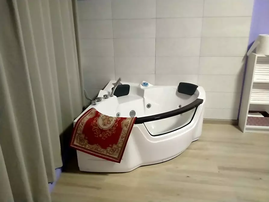 Immagine 16 di Negozio in vendita  in sempione 7 a Casorate Sempione