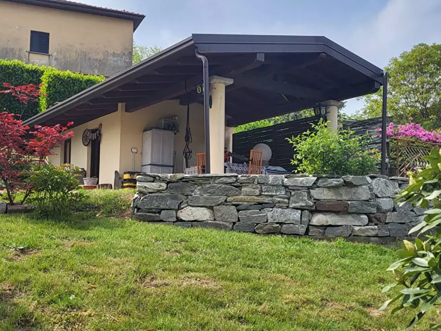 Immagine 1 di Villa in vendita  in Via Ticino a Borgo Ticino