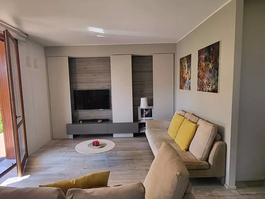 Immagine 1 di Villa in vendita  in Marco Polo 10 a Cassano Magnago