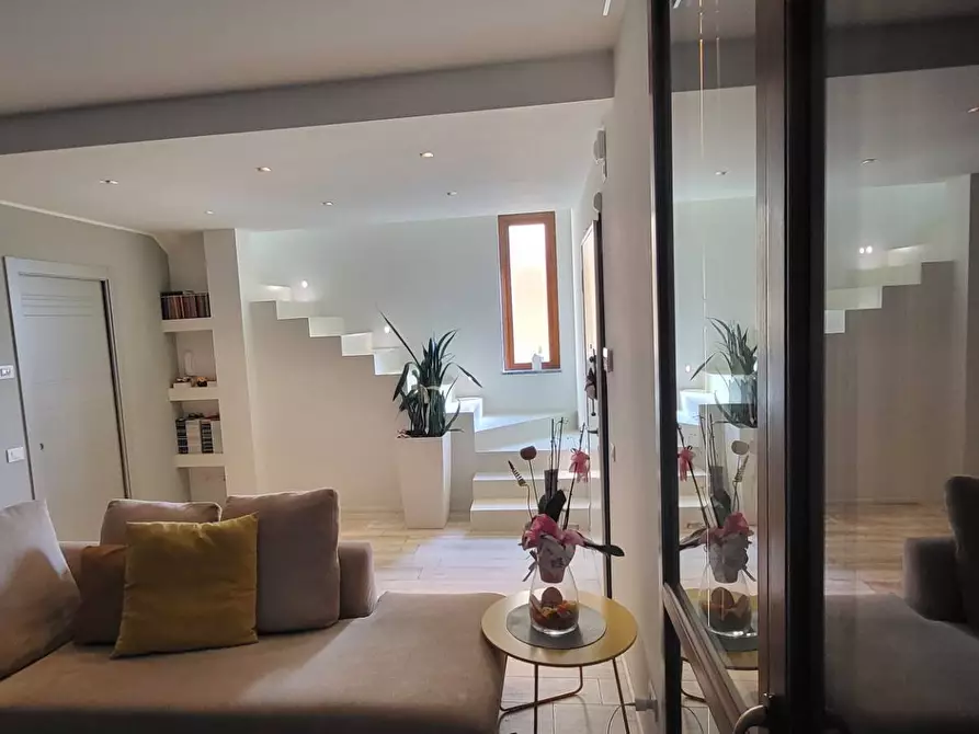 Immagine 3 di Villa in vendita  in Marco Polo 10 a Cassano Magnago