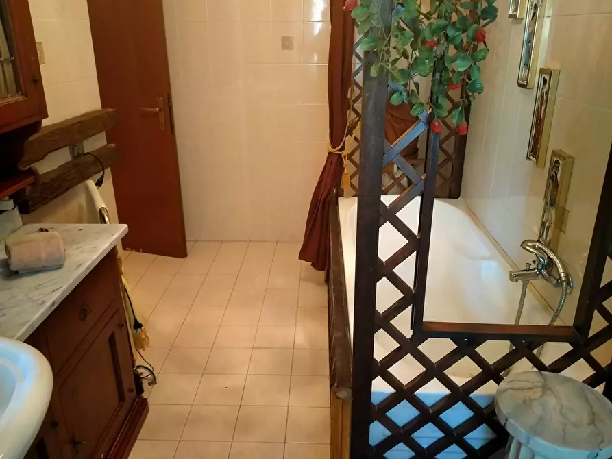 Immagine 30 di Appartamento in vendita  in uguaglianza 62 a Vergiate
