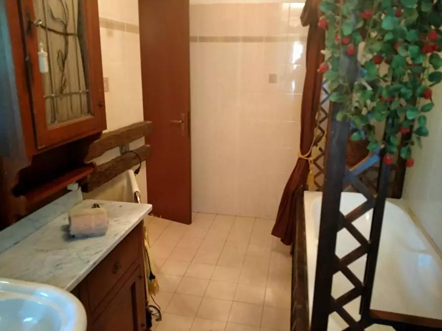 Immagine 31 di Appartamento in vendita  in uguaglianza 62 a Vergiate