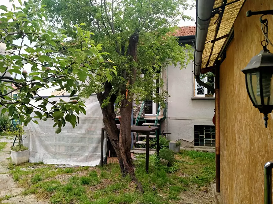 Immagine 21 di Villa in vendita  in piave 134 a Azzate