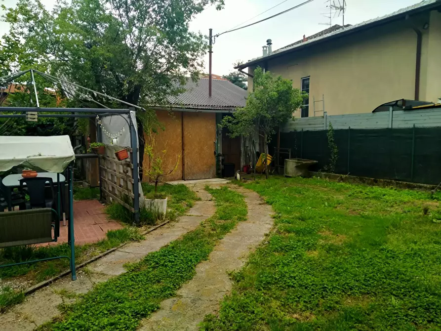 Immagine 27 di Villa in vendita  in piave 134 a Azzate