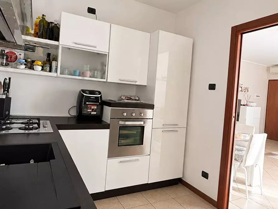 Immagine 11 di Appartamento in vendita  in donizetti 1 a Tradate