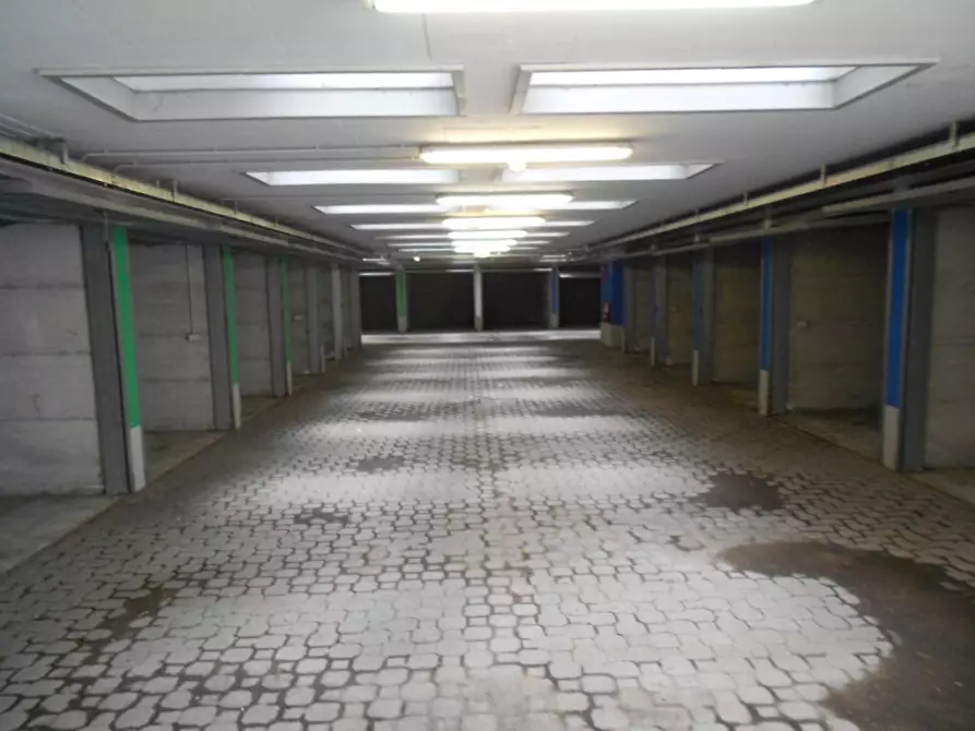 Immagine 11 di Box auto in affitto  in Via Cavallari angolo Via Volta a Magenta