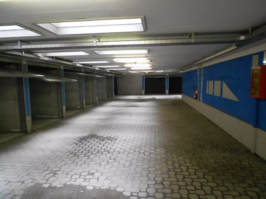 Immagine 10 di Box auto in affitto  in Via Cavallari angolo Via Volta a Magenta