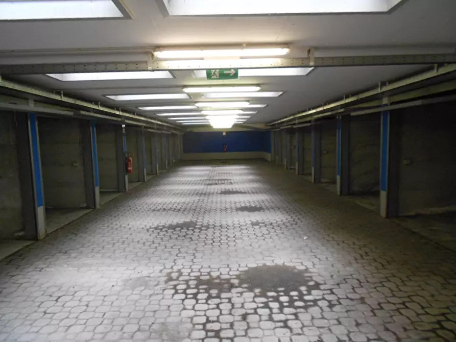 Immagine 12 di Box auto in affitto  in Via Cavallari angolo Via Volta a Magenta