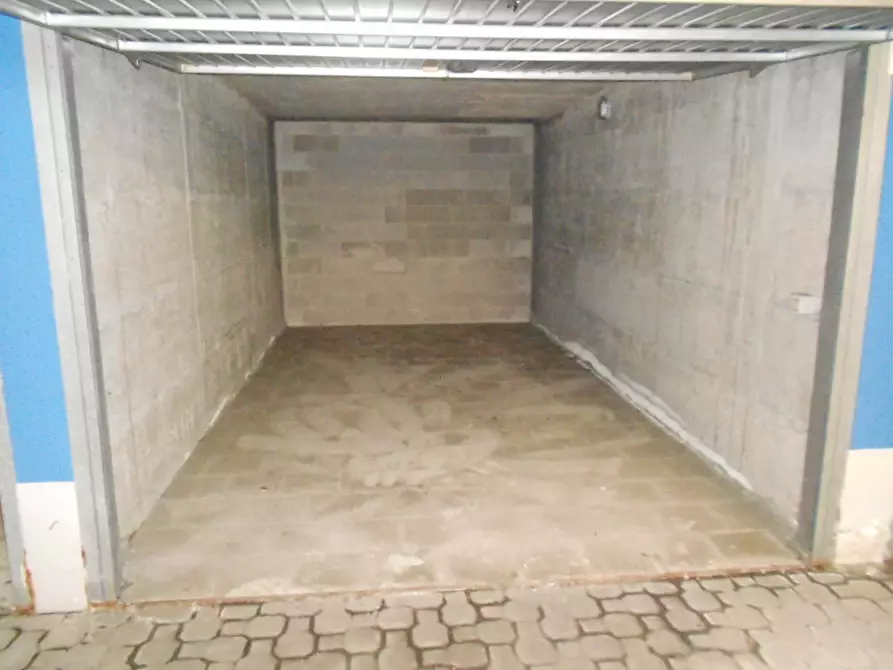 Immagine 8 di Box auto in affitto  in Via Cavallari angolo Via Volta a Magenta