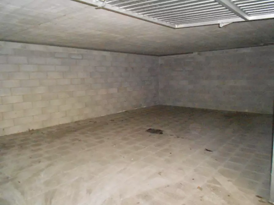 Immagine 9 di Box auto in affitto  in Via Cavallari angolo Via Volta a Magenta