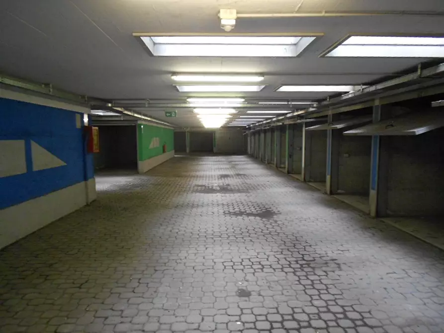 Immagine 13 di Box auto in affitto  in Via Cavallari angolo Via Volta a Magenta