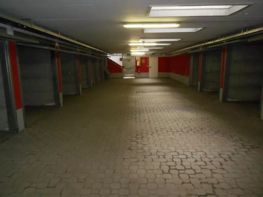 Immagine 4 di Box auto in affitto  in Via Cavallari angolo Via Volta a Magenta
