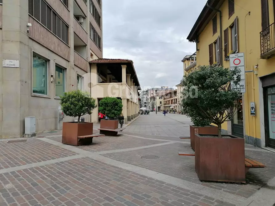 Immagine 19 di Locale commerciale in vendita  in Galleria dei Portici 4 a Magenta
