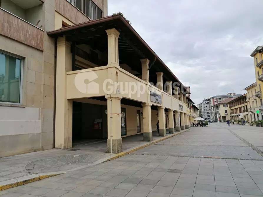 Immagine 20 di Locale commerciale in vendita  in Galleria dei Portici 4 a Magenta