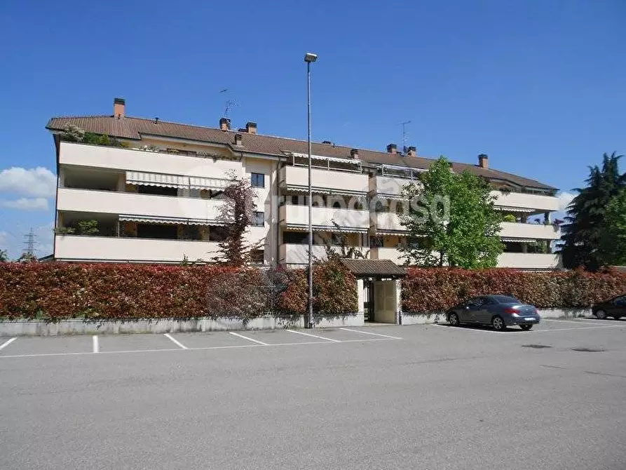 Immagine 4 di Box auto in affitto  in Via G. L. Bernini 42 a Magenta